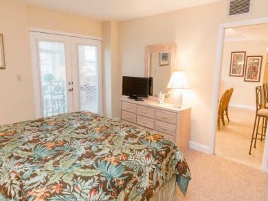 Siesta Key Two Bedroom Beach Condo Pool Views